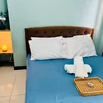 Admiral Baysuites Apartment Staycation